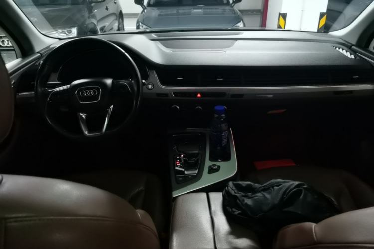 Used Audi Q7 2018 45 TFSI Technology Edition Center Console