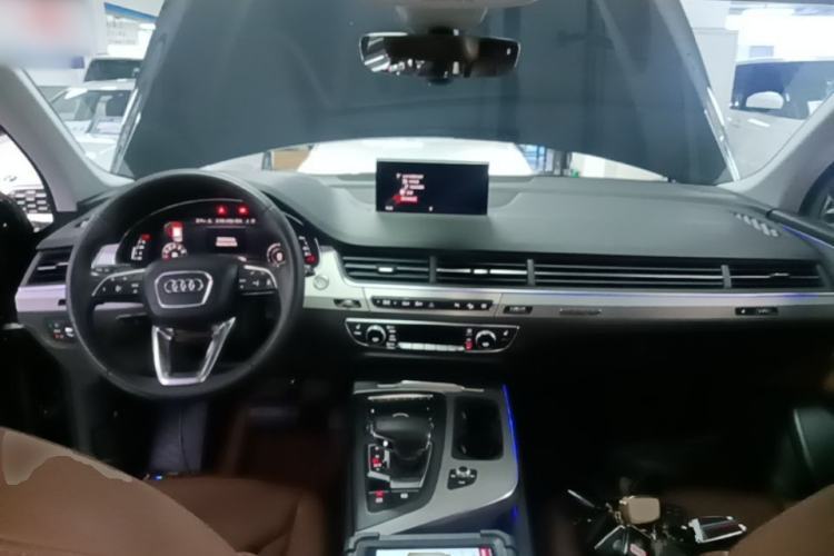 Used Audi Q7 2018 40 TFSI S line Sport Edition Center Console