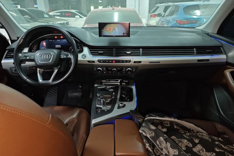 Used Audi Q7 2018 45 TFSI Technology Edition Center Console
