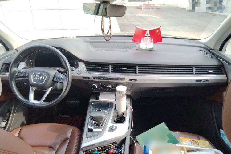 Used Audi Q7 2018 45 TFSI Technology Edition Center Console