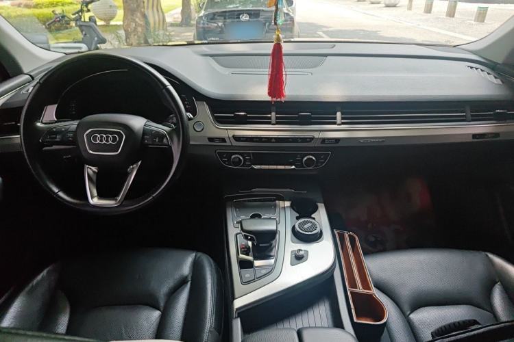 Used Audi Q7 2018 40 TFSI S line Sport Edition Center Console