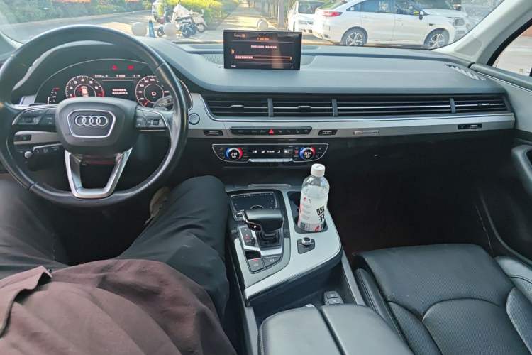 Used Audi Q7 2018 45 TFSI Prestige Edition Center Console