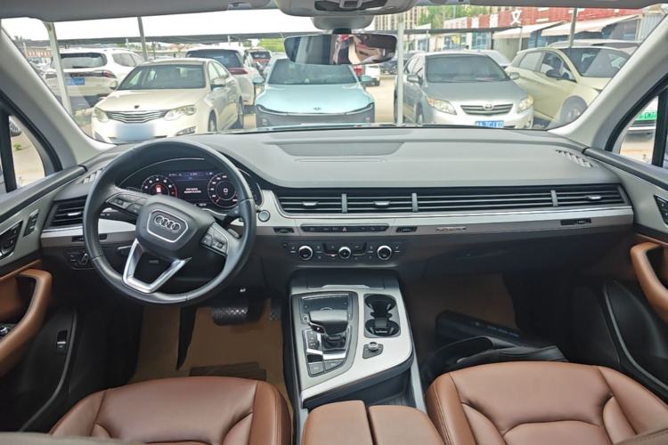 Used Audi Q7 2018 45 TFSI Technology Edition Center Console