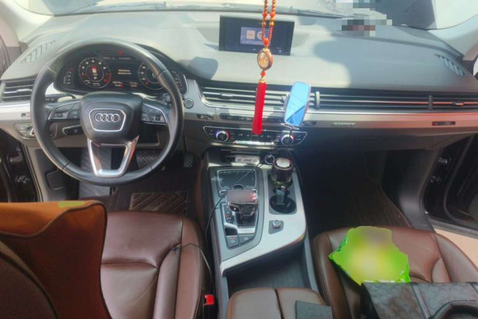 Used Audi Q7 2018 40 TFSI Comfort Model Center Console
