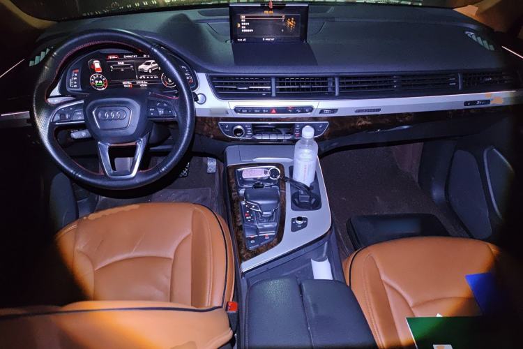 Used Audi Q7 2018 45 TFSI S line Sport Edition Center Console