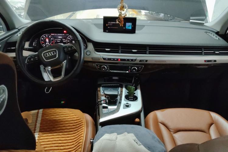 Used Audi Q7 2018 45 TFSI Technology Edition Center Console