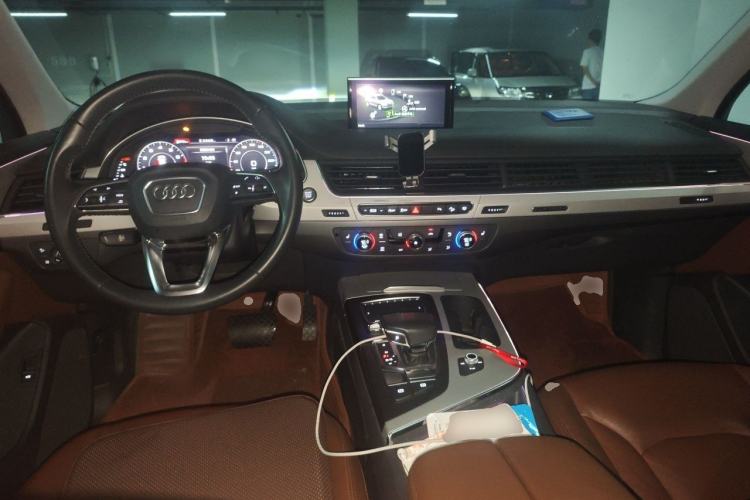 Used Audi Q7 2018 45 TFSI Technology Edition Center Console