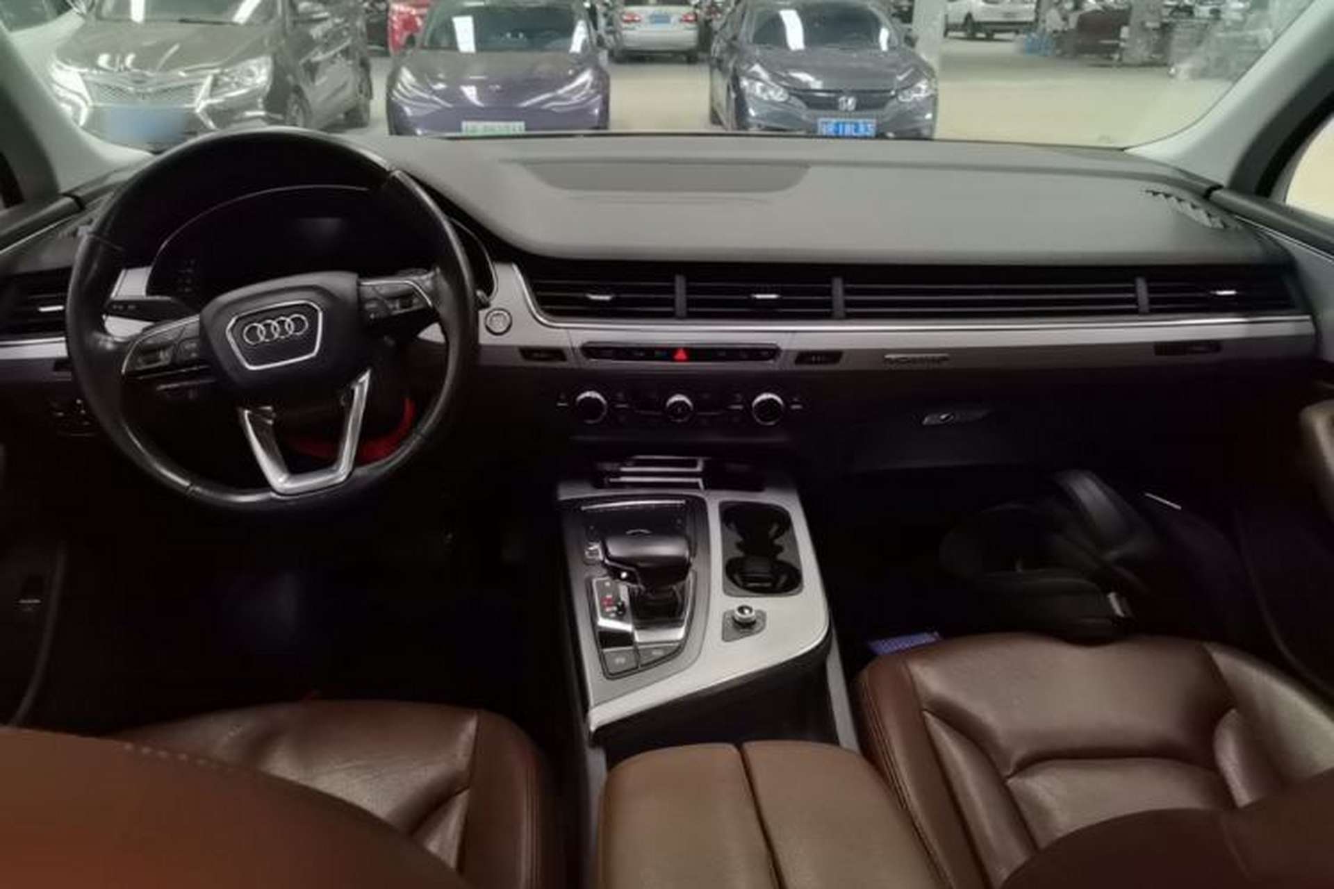 Used Audi Q7 2018 45 TFSI Technology Edition Center Console