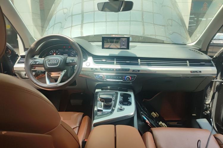Used Audi Q7 2018 45 TFSI Technology Edition Center Console