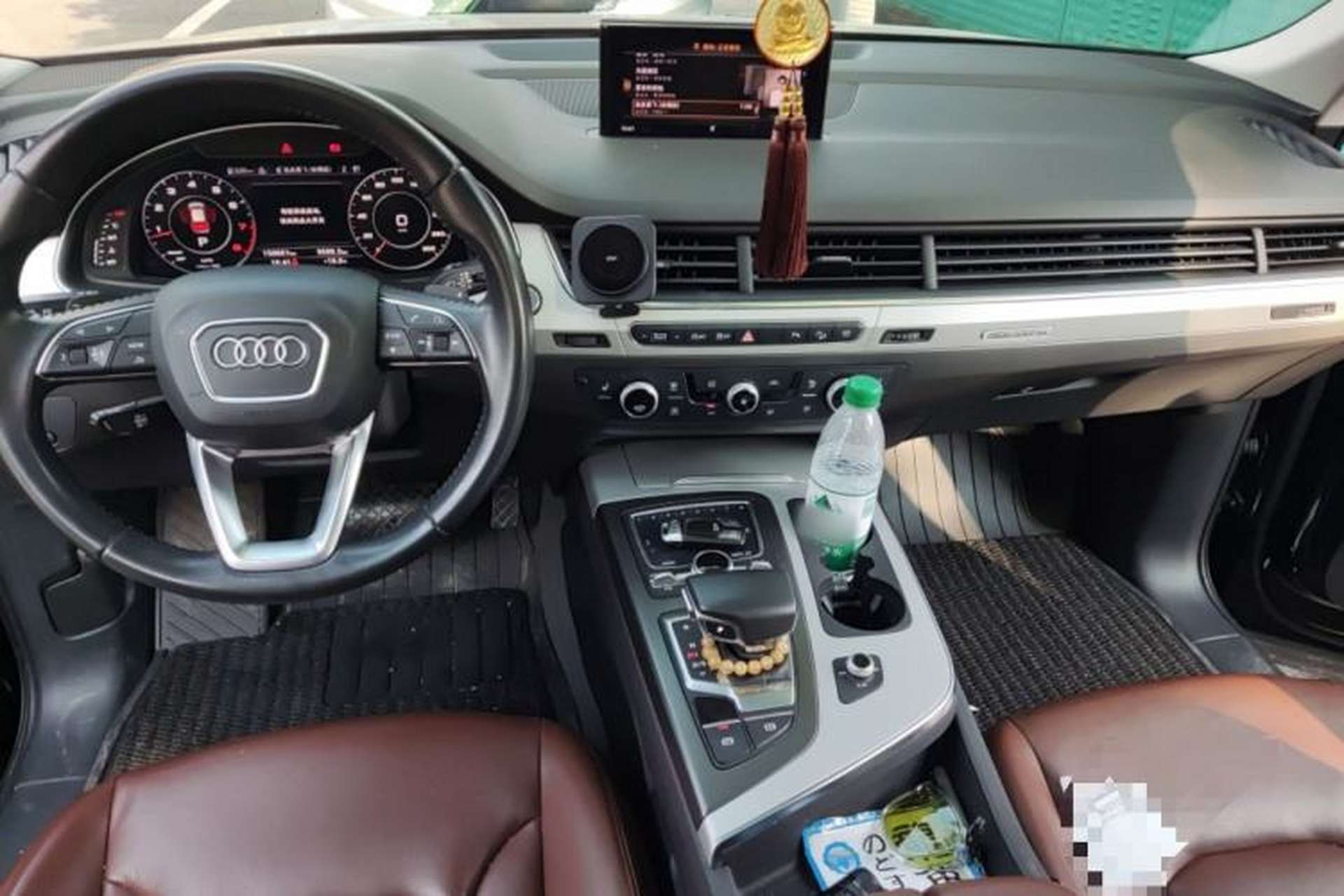 Used Audi Q7 2018 40 TFSI Comfort Model Center Console