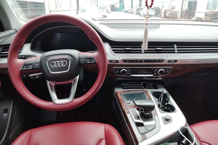 Used Audi Q7 2018 45 TFSI Technology Edition Center Console