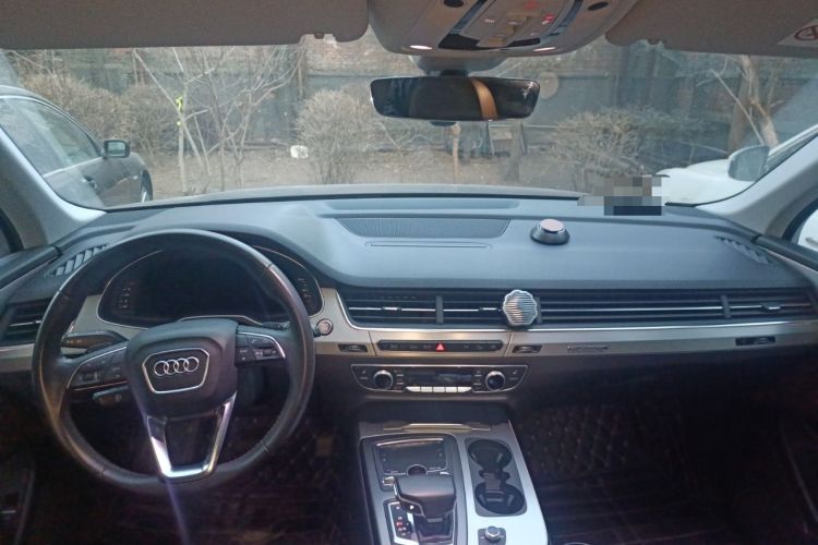 Used Audi Q7 2018 40 TFSI S line Sport Edition Center Console