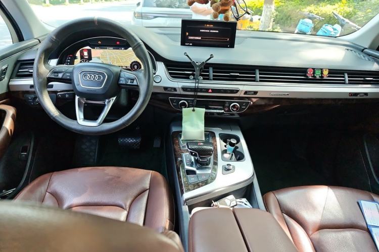 Used Audi Q7 2018 45 TFSI S line Sport Edition Center Console