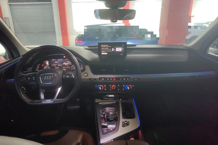 Used Audi Q7 2018 45 TFSI Technology Edition Center Console