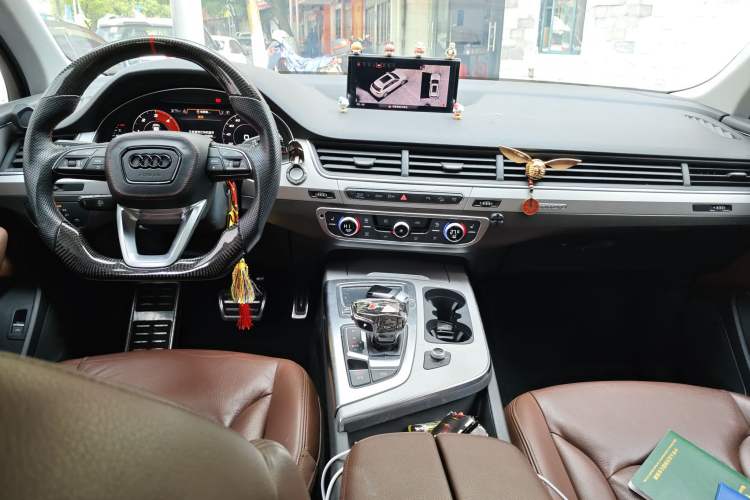Used Audi Q7 2018 45 TFSI S line Sport Edition Center Console