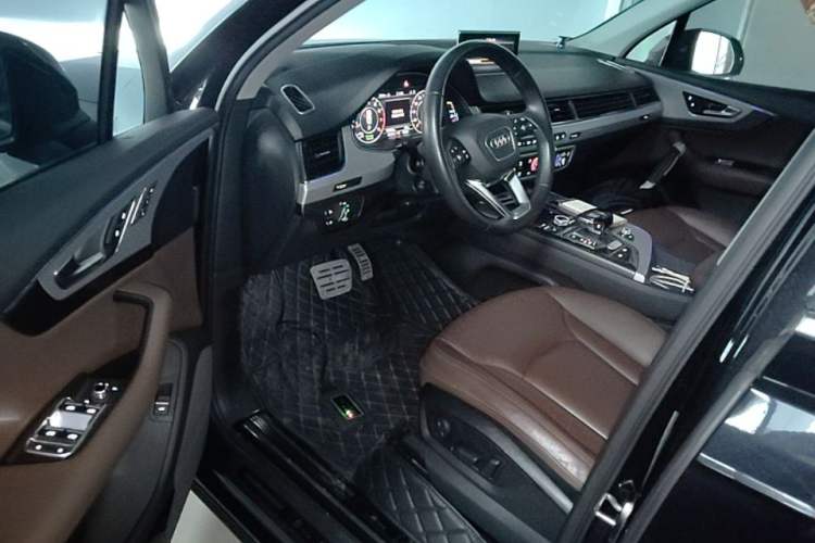 Used Audi Q7 2018 45 TFSI Technology Edition Driver Seat