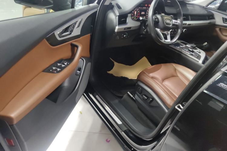 Used Audi Q7 2018 45 TFSI Technology Edition Driver Seat