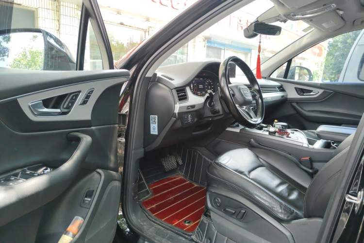 Used Audi Q7 2018 45 TFSI Technology Edition Driver Seat