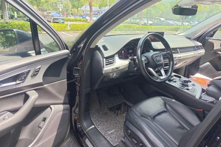 Used Audi Q7 2018 40 TFSI Comfort Model Driver Seat