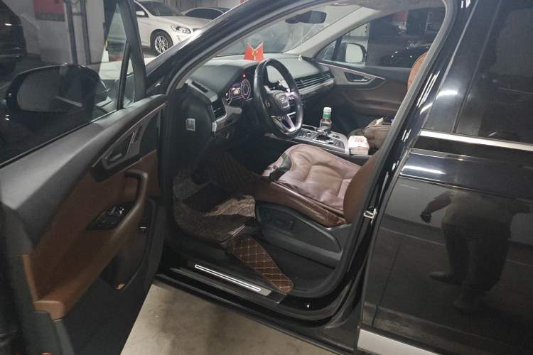 Used Audi Q7 2018 45 TFSI Technology Edition Driver Seat