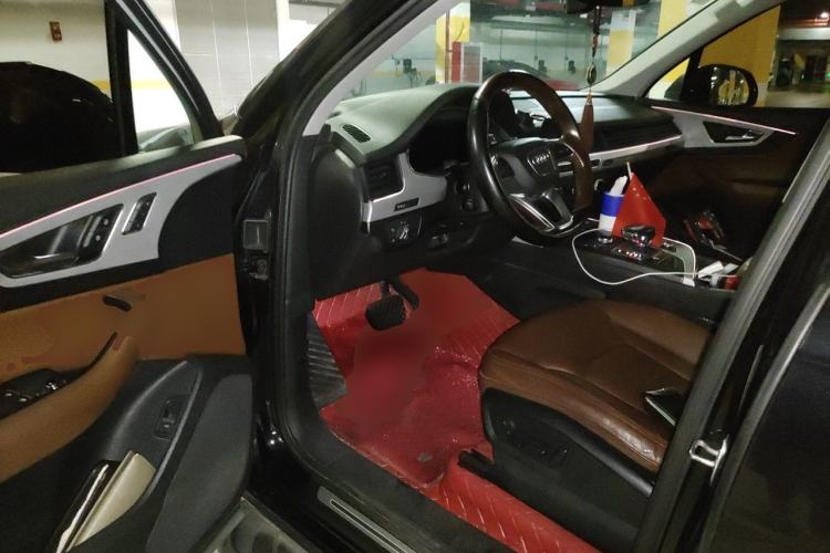 Used Audi Q7 2018 45 TFSI Technology Edition Driver Seat