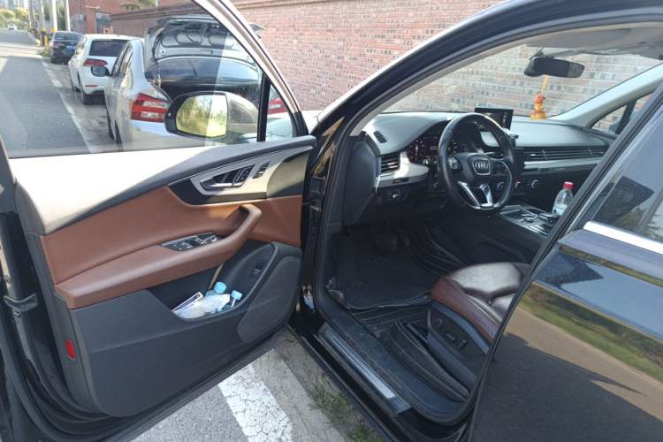Used Audi Q7 2018 45 TFSI Technology Edition Driver Seat