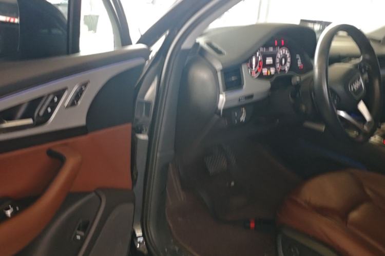 Used Audi Q7 2018 40 TFSI Comfort Model Driver Seat
