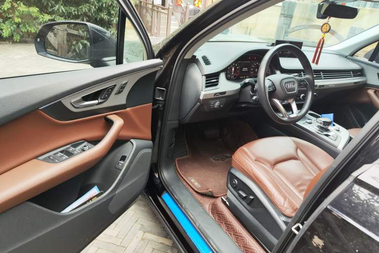 Used Audi Q7 2018 45 TFSI Technology Edition Driver Seat