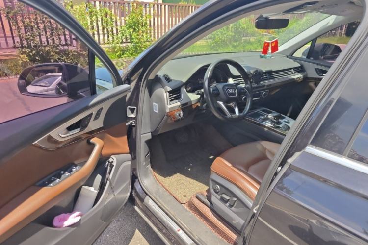 Used Audi Q7 2018 45 TFSI Technology Edition Driver Seat