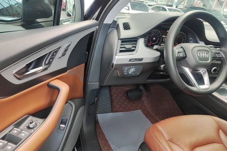 Used Audi Q7 2018 45 TFSI Technology Edition Driver Seat