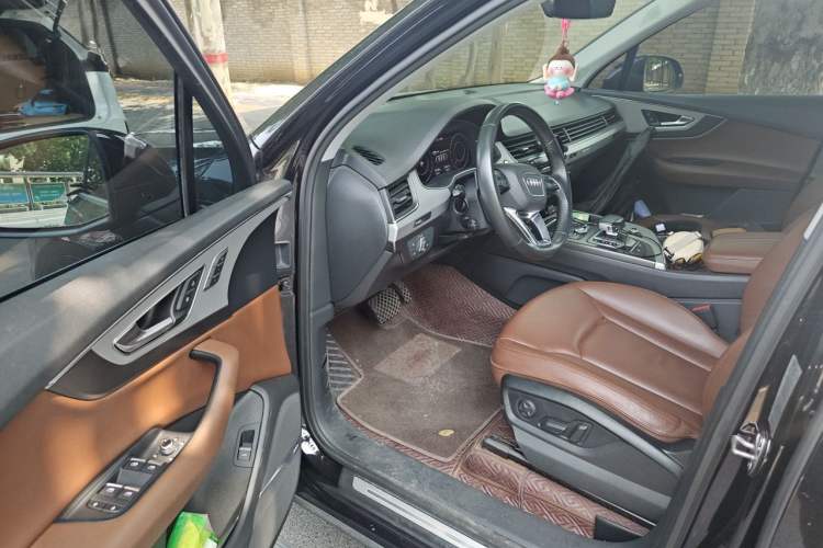Used Audi Q7 2018 45 TFSI Technology Edition Driver Seat