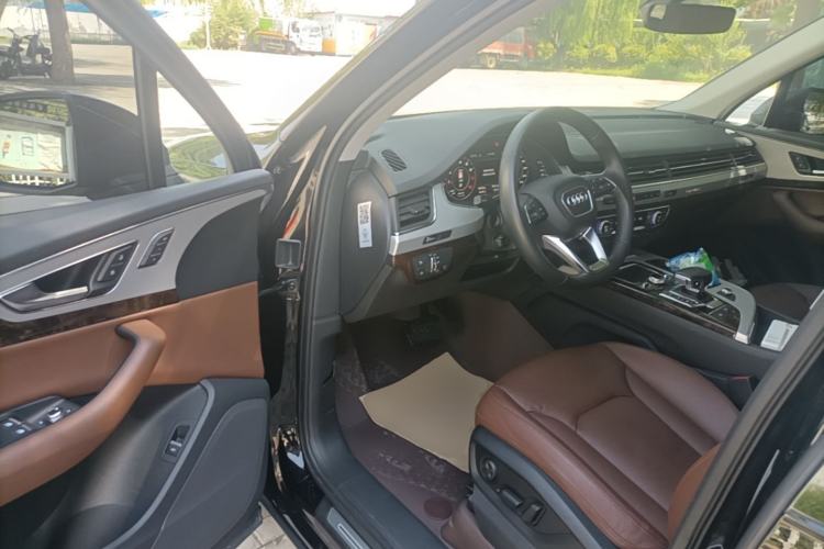 Used Audi Q7 2018 45 TFSI Technology Edition Driver Seat