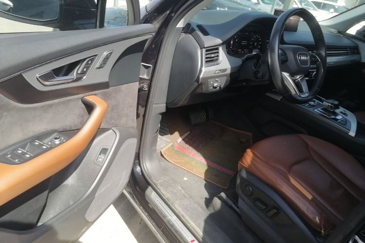 Used Audi Q7 2018 40 TFSI S line Sport Edition Driver Seat