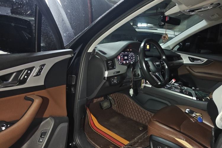 Used Audi Q7 2018 40 TFSI Comfort Model Driver Seat