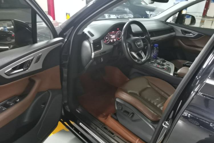 Used Audi Q7 2018 45 TFSI Technology Edition Driver Seat