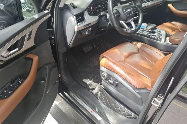 Used Audi Q7 2018 45 TFSI Prestige Edition Driver Seat
