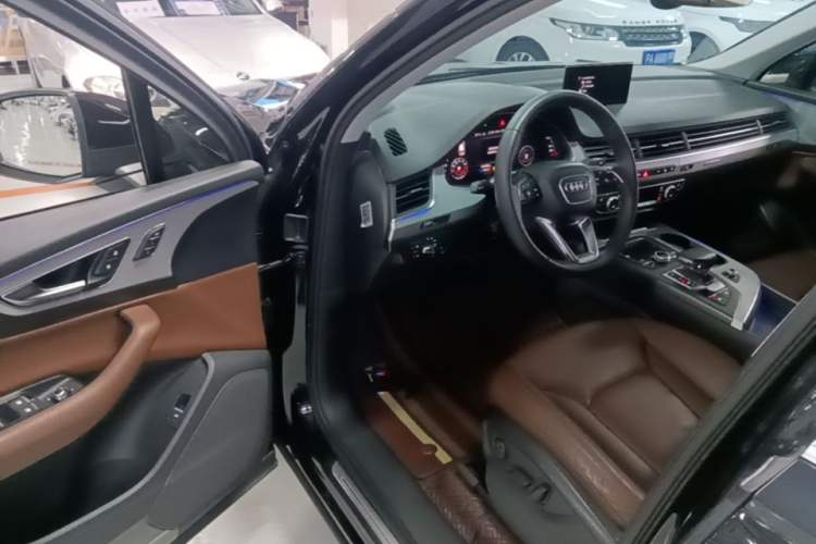 Used Audi Q7 2018 40 TFSI S line Sport Edition Driver Seat