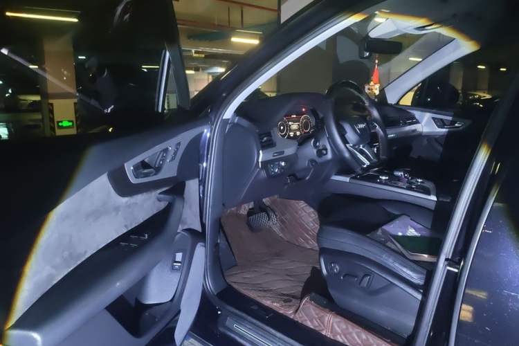 Used Audi Q7 2018 40 TFSI Comfort Model Driver Seat