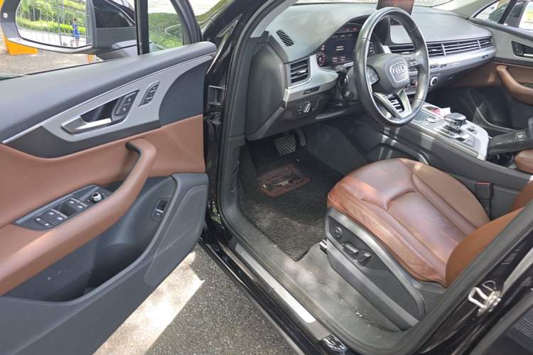 Used Audi Q7 2018 45 TFSI Technology Edition Driver Seat