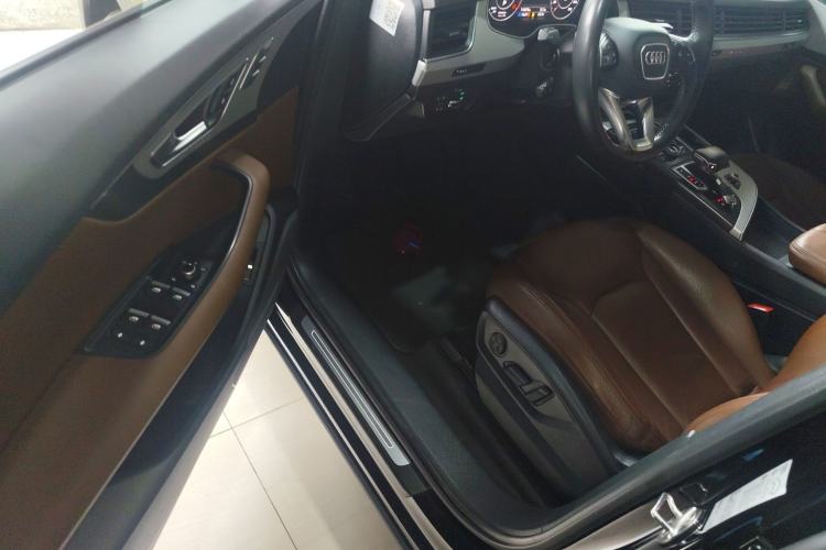 Used Audi Q7 2018 40 TFSI Comfort Model Driver Seat