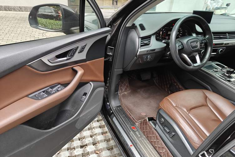 Used Audi Q7 2018 40 TFSI Comfort Model Driver Seat