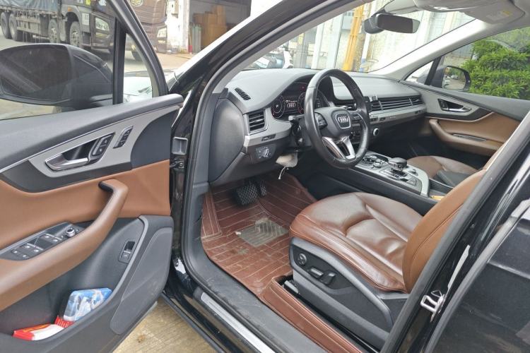 Used Audi Q7 2018 45 TFSI Technology Edition Driver Seat