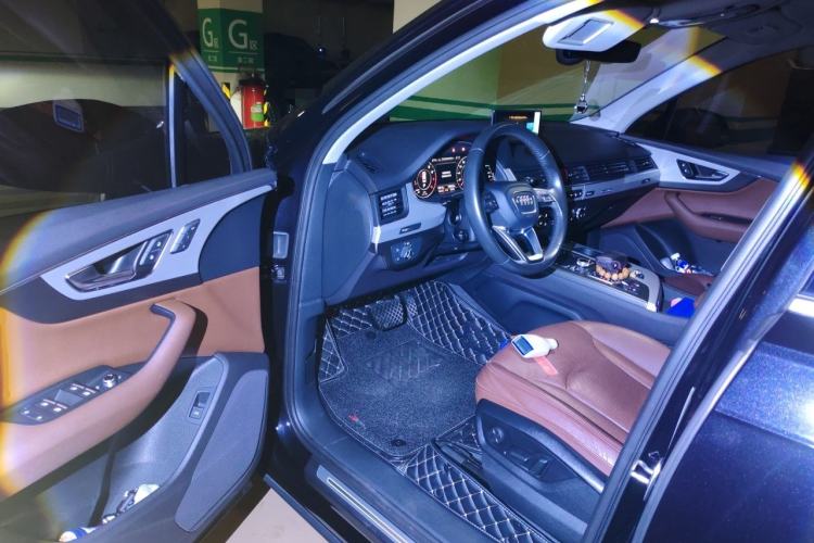Used Audi Q7 2018 45 TFSI Technology Edition Driver Seat