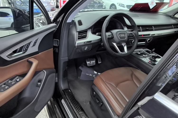 Used Audi Q7 2018 40 TFSI Comfort Model Driver Seat