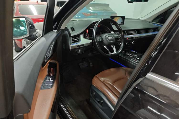 Used Audi Q7 2018 45 TFSI Technology Edition Driver Seat