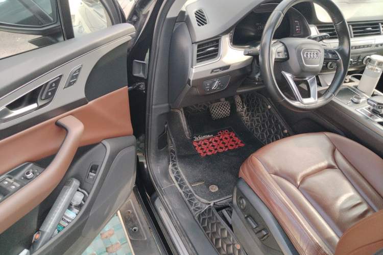 Used Audi Q7 2018 45 TFSI Technology Edition Driver Seat