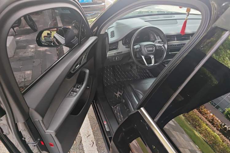 Used Audi Q7 2018 40 TFSI S line Sport Edition Driver Seat