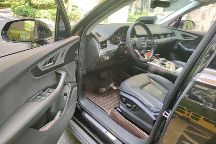Used Audi Q7 2018 40 TFSI Comfort Model Driver Seat