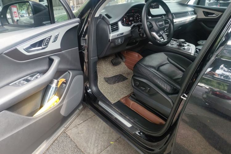 Used Audi Q7 2018 45 TFSI Technology Edition Driver Seat