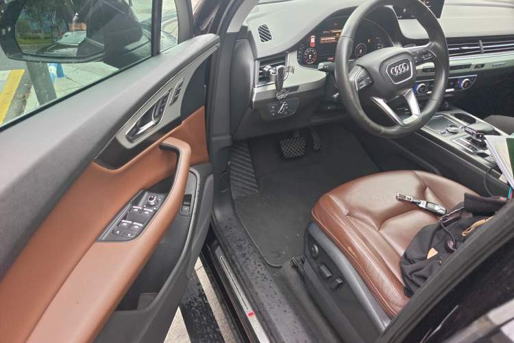 Used Audi Q7 2018 40 TFSI Comfort Model Driver Seat